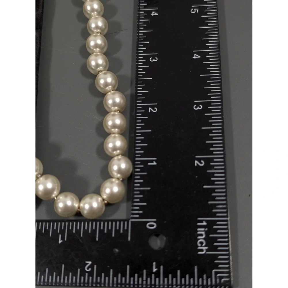 White Glass‎ Pearl Necklace 26